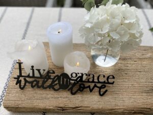 buchstaeblich-eu metallschriftzug live in grace walk in love